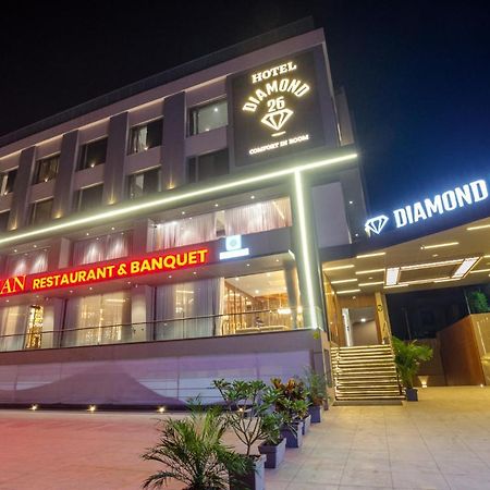 Hotel Diamond 26 สุรัต ภายนอก รูปภาพ