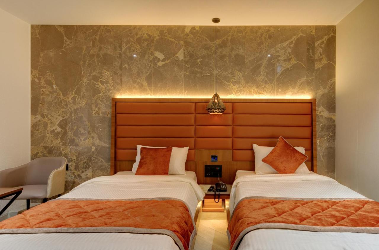 Hotel Diamond 26 สุรัต ภายนอก รูปภาพ