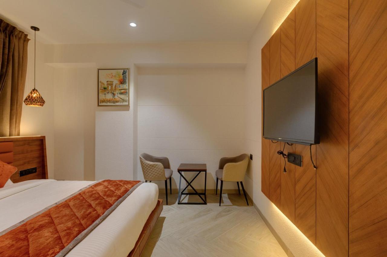Hotel Diamond 26 สุรัต ภายนอก รูปภาพ