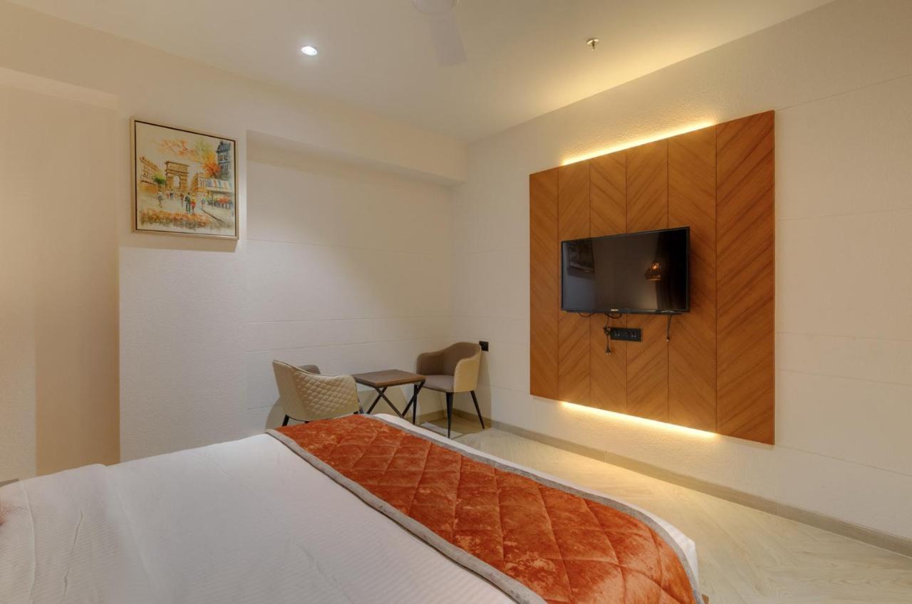 Hotel Diamond 26 สุรัต ภายนอก รูปภาพ