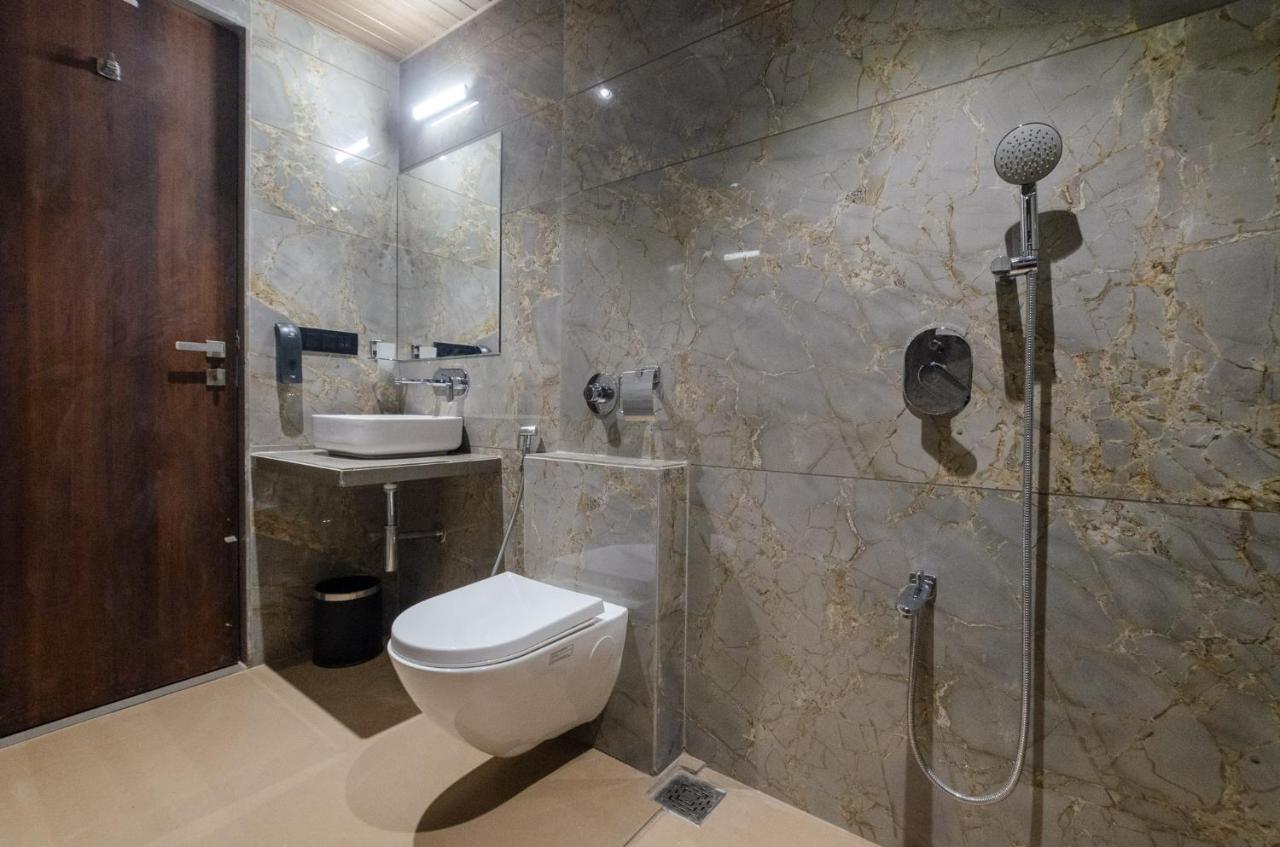 Hotel Diamond 26 สุรัต ภายนอก รูปภาพ
