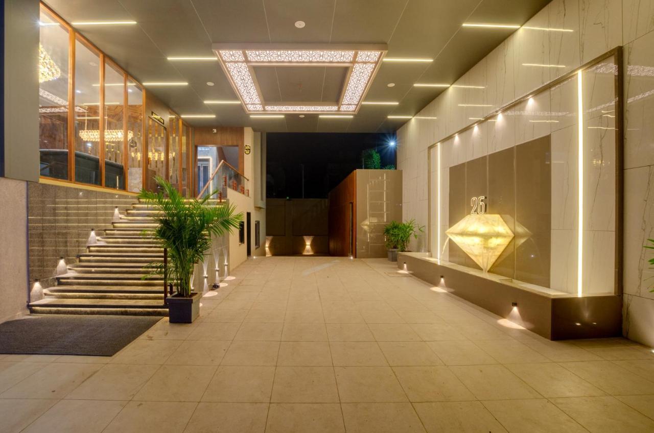 Hotel Diamond 26 สุรัต ภายนอก รูปภาพ